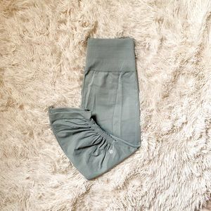 NWOT LULULEMON AWAKENING LEGGINGS PANTS SIZE 4